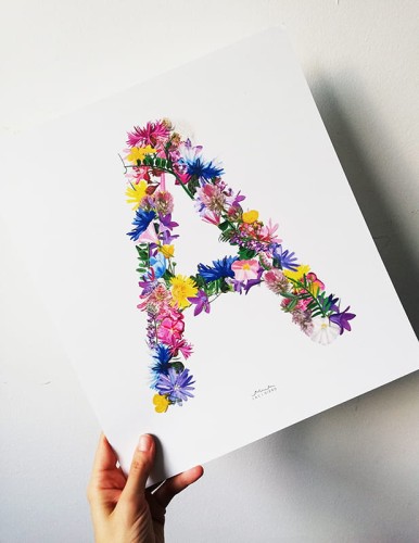 plakat litera A kwiaty polne LAS I NIEBO